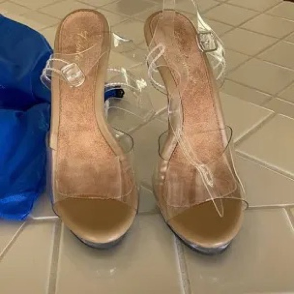 Clear pageant shoes by Fabulacous Size 8 with 4” Heel with tan soles - Picture 3 of 15